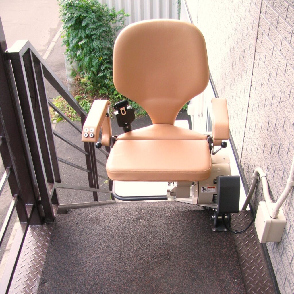 上階乗降位置（85°いす回転）