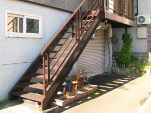 設置前の屋外階段の様子