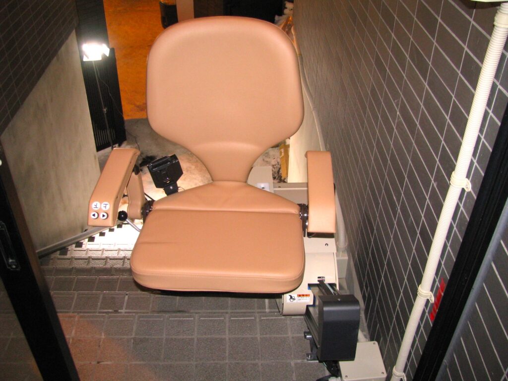 上階 乗降位置（85°いす回転時）